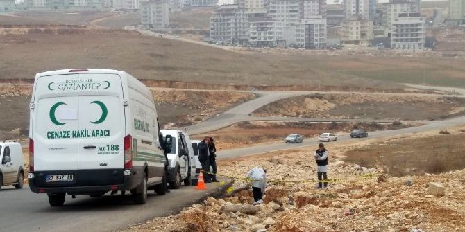 Suriyeli Şahıs Öldürüp Yol Kenarına Atıldı