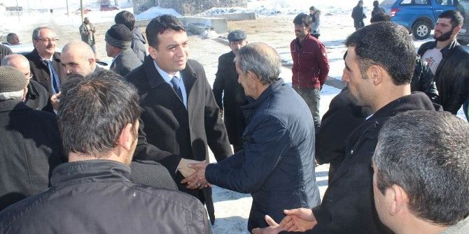 Kaymakam Keklik, Kamu Hizmetlerini Köylülere Anlattı