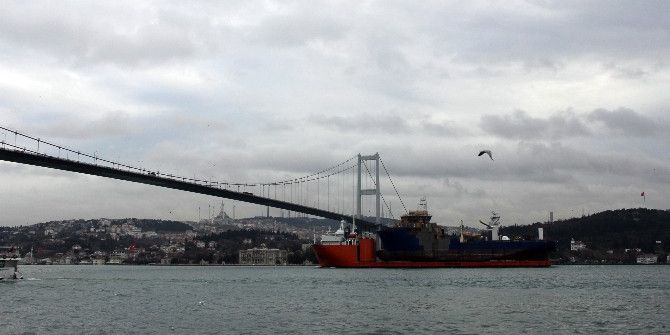 İstanbul Boğazı’nda İlginç Görüntü