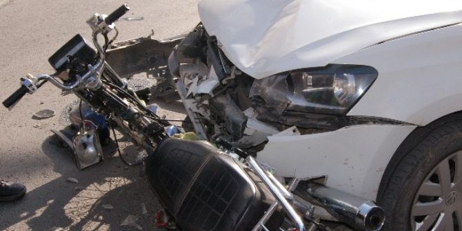 Otomobil İle Motosiklet Çarpıştı: 1 Yaralı