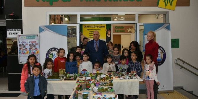 Miniklerin "Harika Dünyalar Sergisi" Açıldı