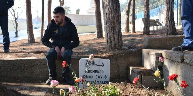 Silah Arkadaşları Şehit Piyade Uzman Çavuş Yalçın’ın Kabrini Ziyaret Etti