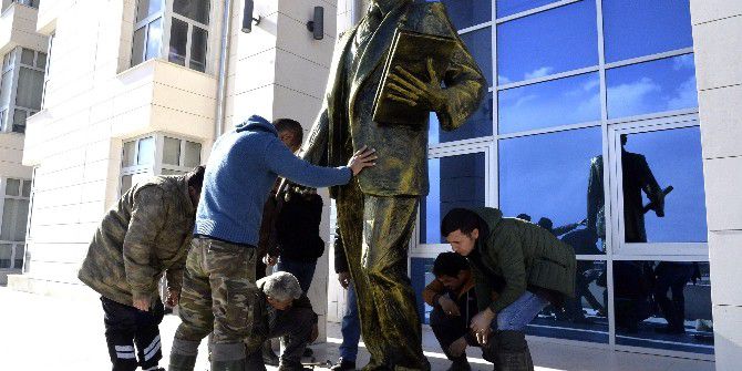Silifke Adalet Sarayı’na 3 Metrelik Atatürk Anıtı