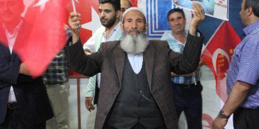 Van’da Demokrasi Nöbetine Devam