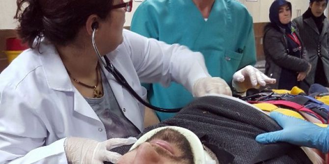 Ağaç Budarken Düşen Genç Hastanelik Oldu