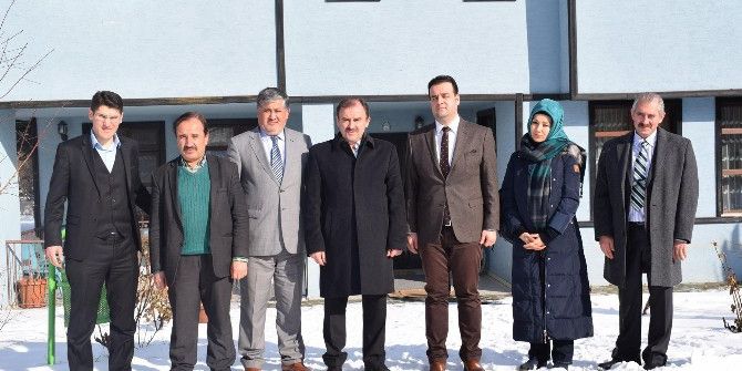 Ak Parti’den Çocuk Bakım Evlerine Ziyaret