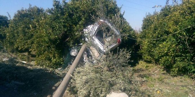 Otomobil Elektrik Direğine Çarptı: 1 Ölü