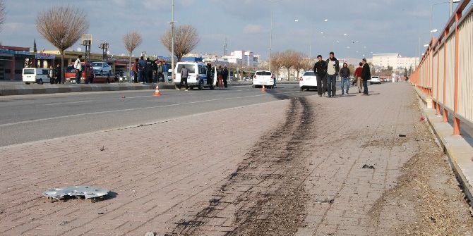 16 Yaşındaki Sürücünün Otomobil Yarışı Kazayla Bitti: 3 Yaralı
