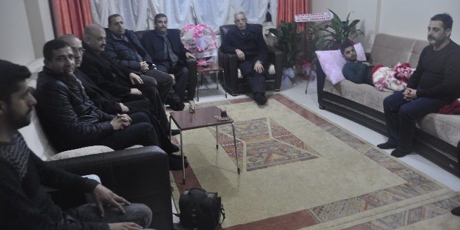 Adıyamanlı Vakfı Berat Yılmaz’a Geçmiş Olsun Dileklerinde Bulundu