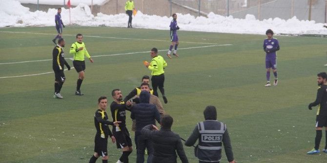 Amatör Lig Maçında Saha Karıştı