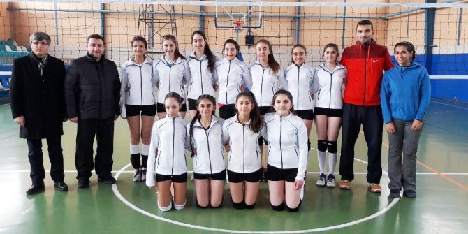 İdmanyurdu Spor Voleybol Genç Kızlar Takımı Galibiyetle Başladı