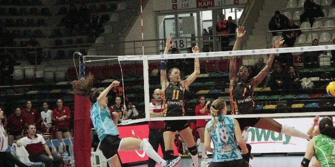 Bursa Büyükşehir Belediyespor Kupa Voley’de Yarı Finale Yükseldi