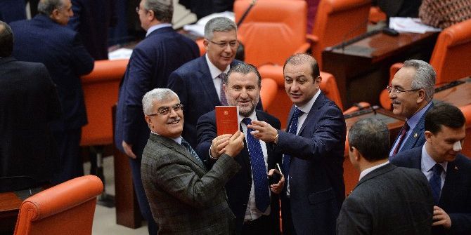 Chp Milletvekillerinden ’Anayasa’lı Protesto