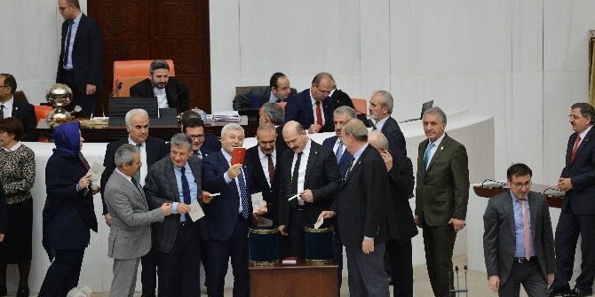 Anayasa Değişiklik Teklifinin 17. Maddesi 342 Oyla Kabul Edildi