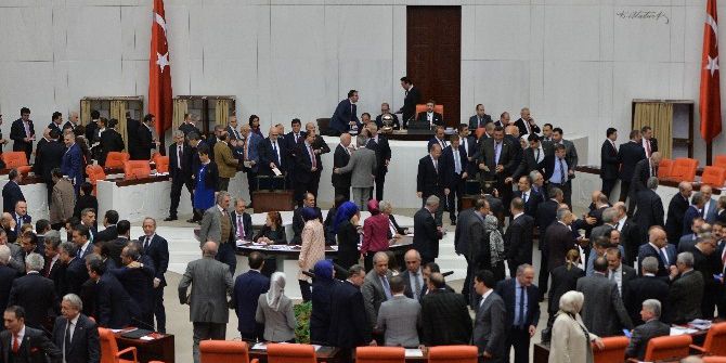 Anayasa Değişiklik Teklifi Görüşmelerinin İlk Turu Tamamlandı