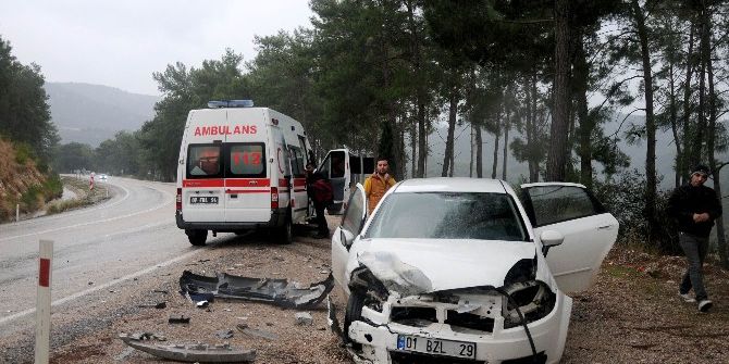 Antalya’da İki Ayrı Trafik Kazası: 1’si Ağır 6 Yaralı