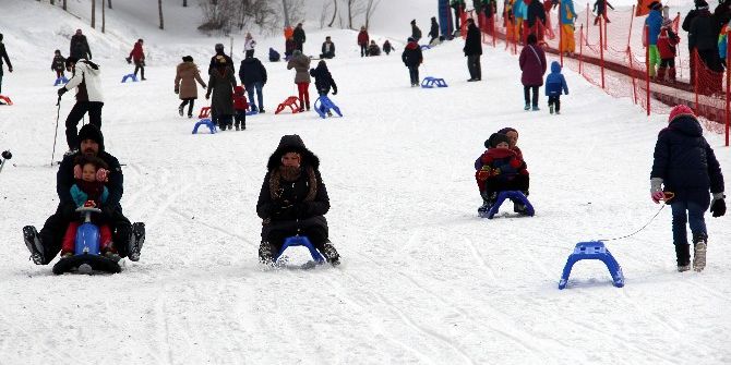 Palandöken’de Düşe Kalka Kızak Keyfi