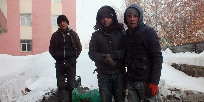 Ailelerine Yardım İçin Çöplüklerden Yanmamış Kömürleri Topluyorlar