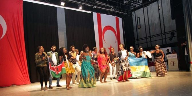 Ydü Afrika’nın Canlı Renklerine Büründü