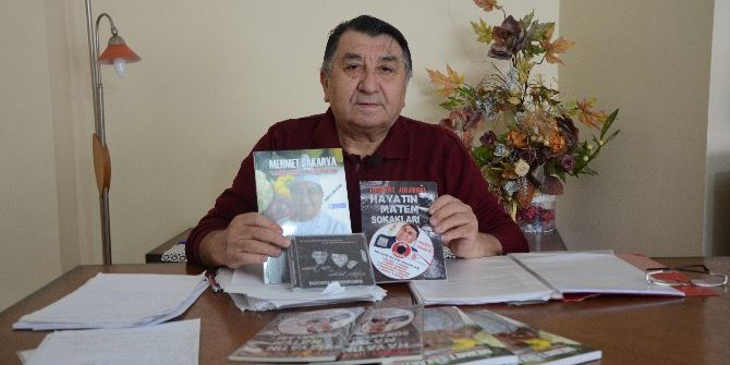 Yemek Tariflerini Ve Şiirlerini Bir Kitapta Birleştirdi