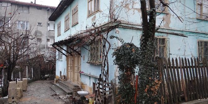 87 Yaşında Yalnız Yaşayan Şahıs Evinde Ölü Bulundu