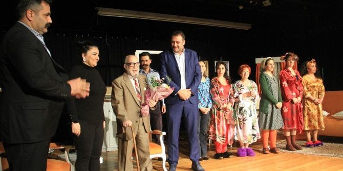 ’Düdüklüde Kıymalı Bamya’ Adlı Tiyatro Oyunu Kartal’da Sahnelendi