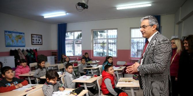 Yüzlerce Öğrenciye Burs Desteği