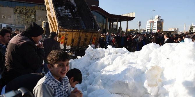 Böyle Olur Adanalıların Kar Sevinci