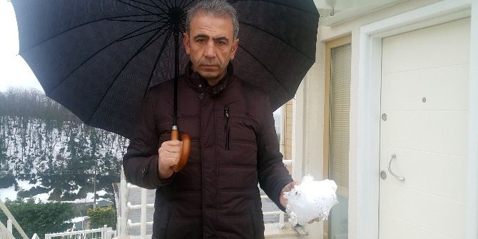 İstanbul’da Akılalmaz Olay, Gökten Buz Kütlesi Düştü