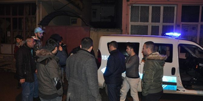 Gençler 1,5 Kilo Altın Çalan Hırsızı Yakalayıp Polise Teslim Etti