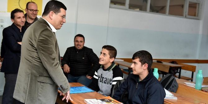 Tütüncü, Anadolu İmam Hatip Lisesi’ni Ziyaret Etti