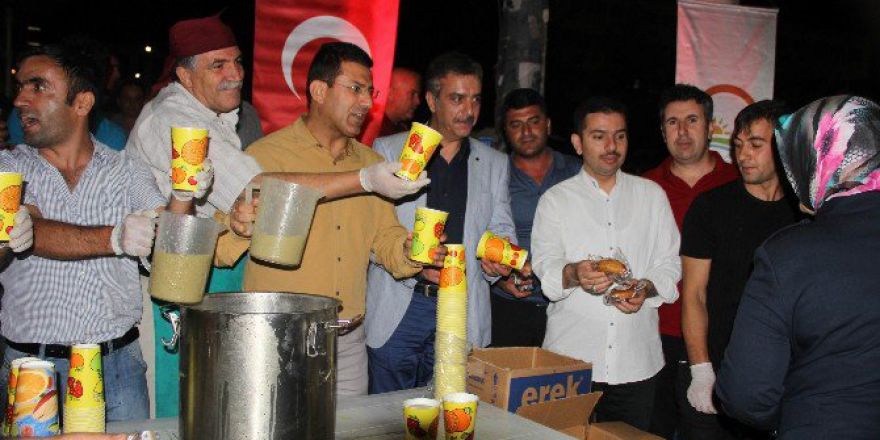 Demokrasi Nöbetçilerine Çorba İkramı