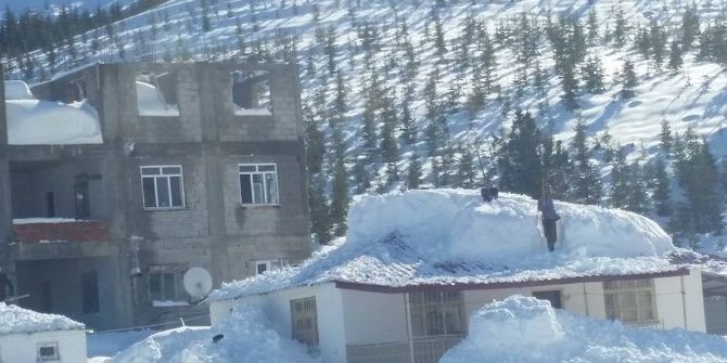 Anamur’da Yayla Evlerinin Çatıları Kara Dayanamadı