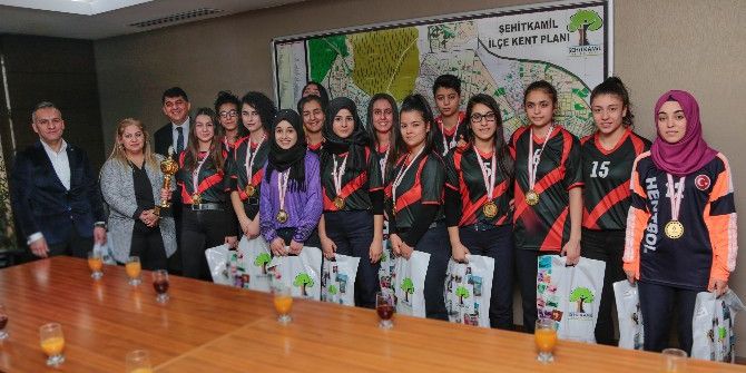 Fadıloğlu, Şampiyonları Ağırladı