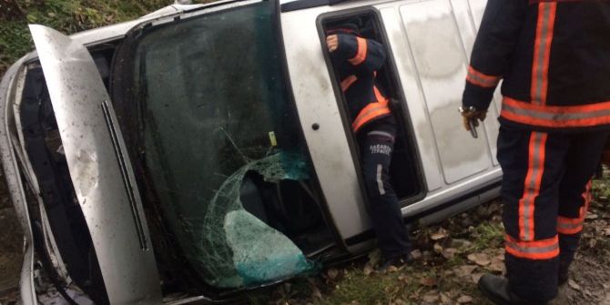 Sakarya’da Otomobil Şarampole Uçtu 1 Kişi Yaralı