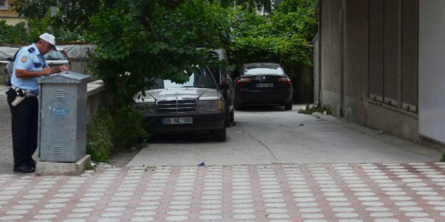 Otomobilin Çarptığı Kadın Yaralandı