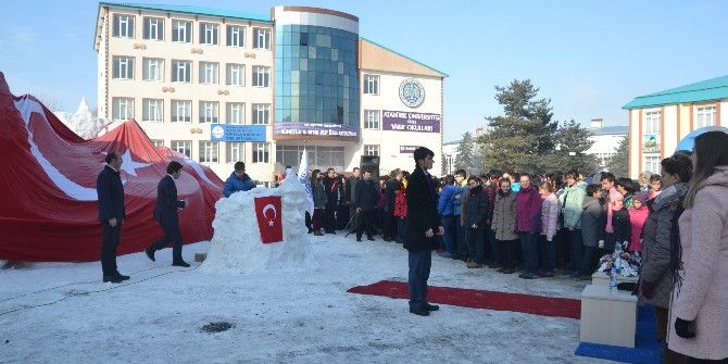 “Kardaki İz” Konulu Kardan Heykel Sergisi Açıldı