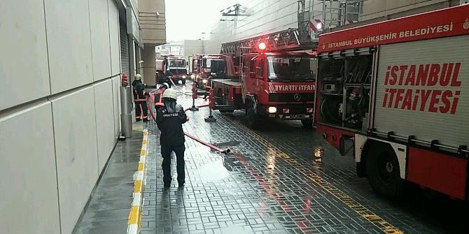 Avm Mutfağında Yangın Alarmı