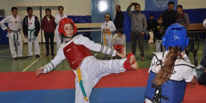 Finike’de Tekvando Turnuvası Düzenlendi