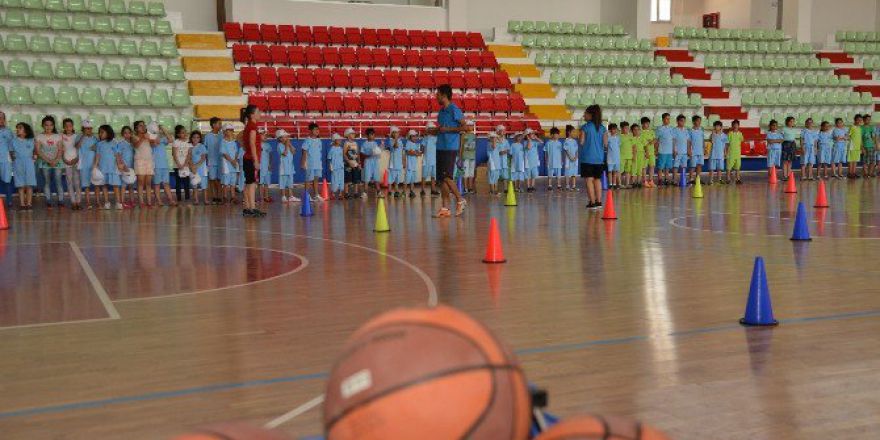 Yaz Spor Okulları 9 Branşta Bin 100 Çocukla Başladı