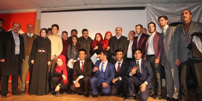 Ak Partili Gençlerden ‘15 Temmuz’ Konulu Şiir Dinletisi