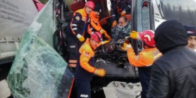 Afyonkarahisar’da Zincirleme Trafik Kazası (3)