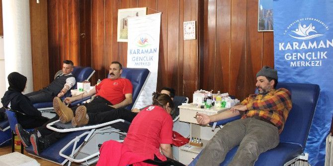 Gençlik Merkezi Üyelerinden Kan Bağışı