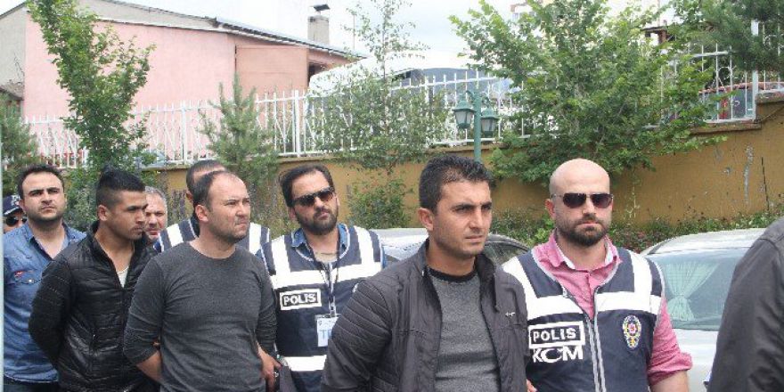 Darbeci Askerler Adliyeye Sevk Edildi