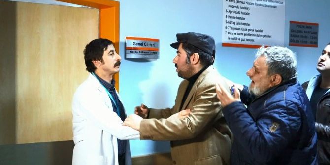 Hastanede Muayene Kuyruğu Olmaması İçin Kamera Karşına Geçtiler