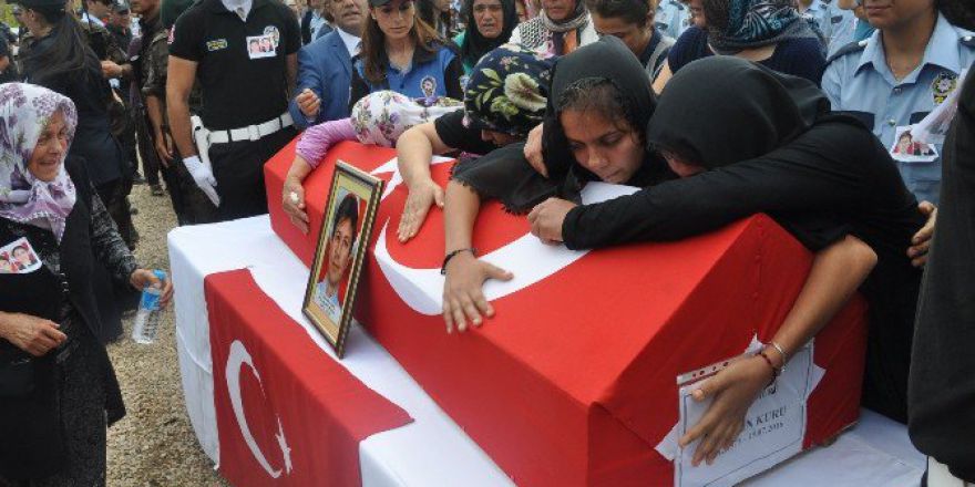 Darbe Şehidi Polis Memuru Toprağa Verildi