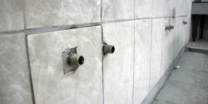 Hırsızlar Caminin Musluklarını Çaldılar