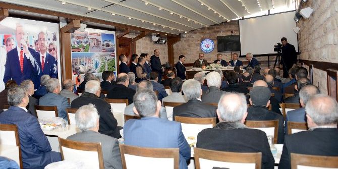 Başkan Akyürek Karataylı Muhtarlarla Buluştu