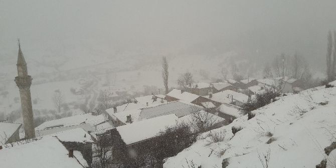 Keles’te Kar Yağışı Devam Ediyor