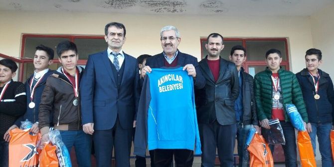 Başkan Çetinkaya Güreşçileri Ödüllendirdi